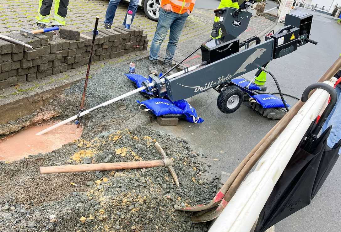 Akku-Bohranlage Drill-Vole 2.0 meistert Glasfaser-Hausanschluss