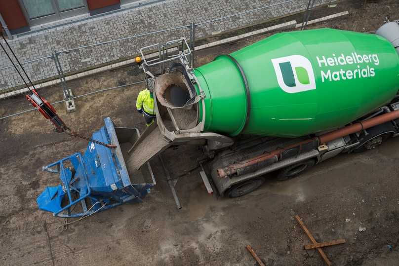 Die Herstellung von R-Beton erfordert ausreichend und hochwertiges Abbruchmaterial. Heidelberg Materials konnte die 1.100 m3 R-Beton aus zwei Werken zuverlässig liefern. | Foto: Heidelberg Materials AG/Sebastian Engels Die Herstellung von R-Beton erfordert ausreichend und hochwertiges Abbruchmaterial. Heidelberg Materials konnte die 1.100 m3 R-Beton aus zwei Werken zuverlässig liefern. | Foto: Heidelberg Materials AG/Sebastian Engels