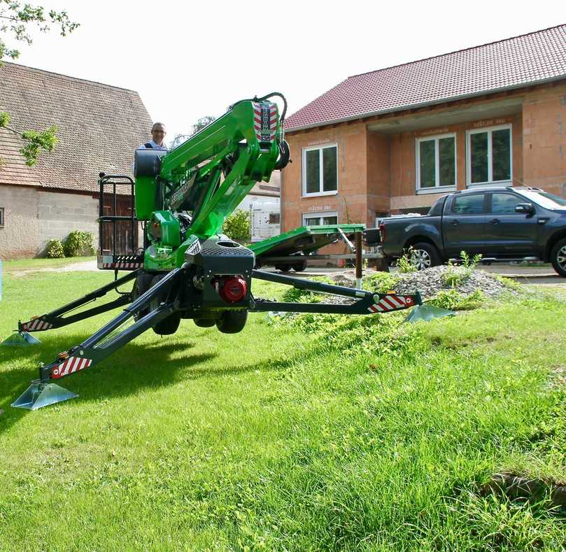 Die optimale Abstützung bzw. Nivellierung der Maschine kann entweder automatisch auf Knopfdruck, oder wahlweise manuell erfolgen. | Foto: B_I/Bauer