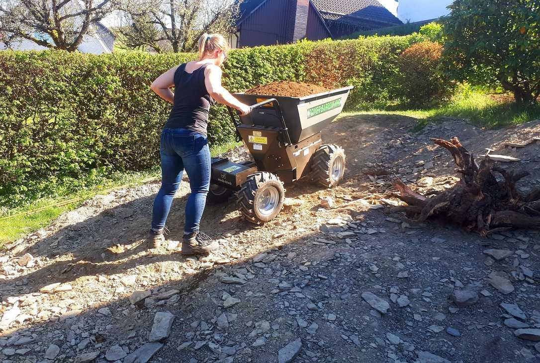 Weber Baumaschinen und Fahrzeuge auf der Demopark 2023 mit einem E-Dumper