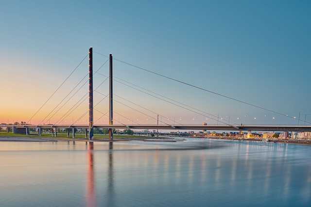 Nordrhein-Westfalen erhöht die Direktauftrag-Wertgrenzen: Ab 1. Februar 2026 gelten bis 50.000 EUR für Liefer/Dienstleistungen und 100.000 EUR für Bauleistungen.