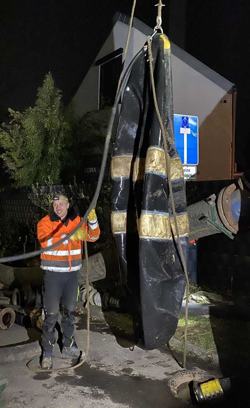 Mit Hilfe von Kanal-Absperrblasen wurden die Rohrleitungen abgesperrt. | Foto: Janßen Umwelttechnik