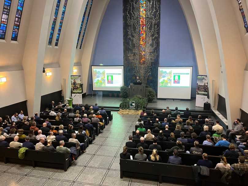 GaLaBau-Fachtagung in sakraler Umgebung: 230 Fachleute kamen in die Fritz-Schumacher-Halle in Hamburg. | Foto: FGL HH