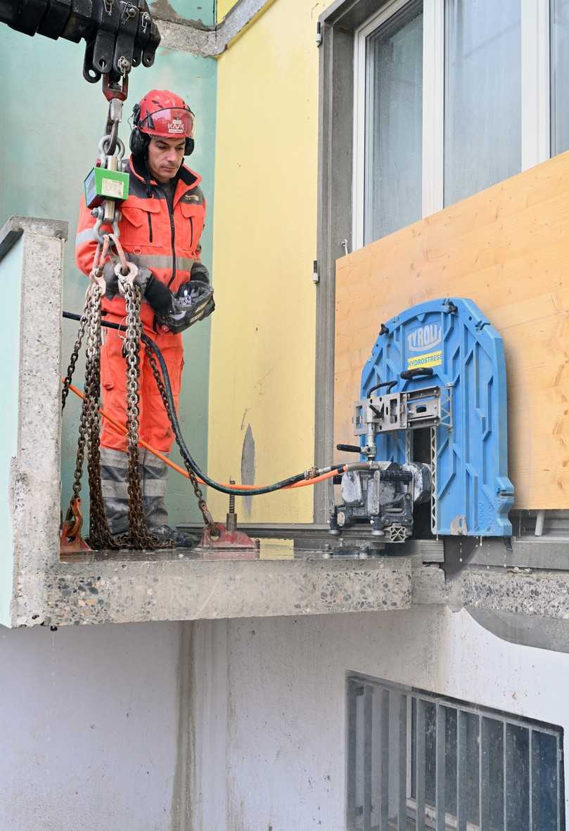 Die WSE912 ermöglicht präzise und bündige Schnitte – entscheidend für den sicheren Abtrag der Bauteile. | Foto: Tyrolit