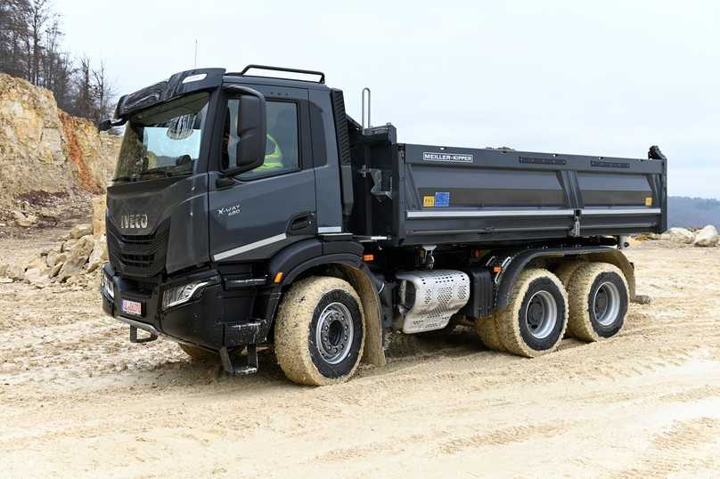 Ein Dreiseitenkipper wie der 480 PS starke Iveco X-Way 6x4 gehört zu fast jedem Bauunternehmen. | Foto: QUATEX