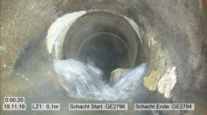 Vorgefundene Schadensbilder: Betonrohr DN 800 – undichte Muffe bei Stat. 1,40 m | Foto: Swietelsky Faber Vorgefundene Schadensbilder: Betonrohr DN 800 – undichte Muffe bei Stat. 1,40 m | Foto: Swietelsky Faber