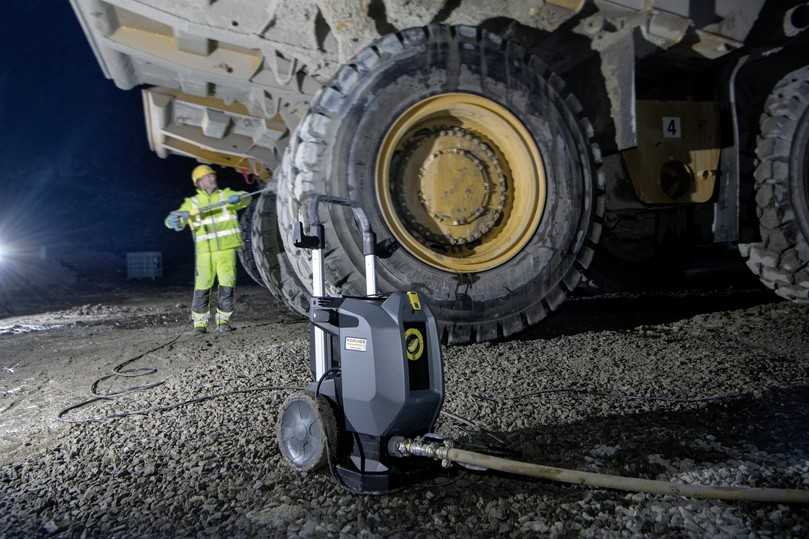 Die robusten Geräte eignen sich zum Entfernen starker Verschmutzungen, wie sie in der Baubranche fast ständig auftreten. | Foto: Kärcher