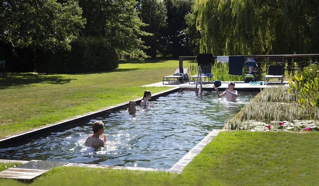 Badespaß mit Familie und Freunden im eigenen Garten - mehr geht nicht. | Foto: Brouckaert/Norbert Maes