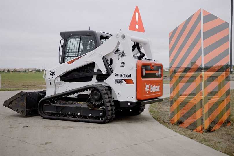 Die Bobcat-Kollisionsvermeidung arbeitet mit Kamerabildern vom Smartphone des Fahrers. Auf deren Basis wird der Arbeitsbereich der Maschine eingeschränkt. | Foto: Doosan Bobcat