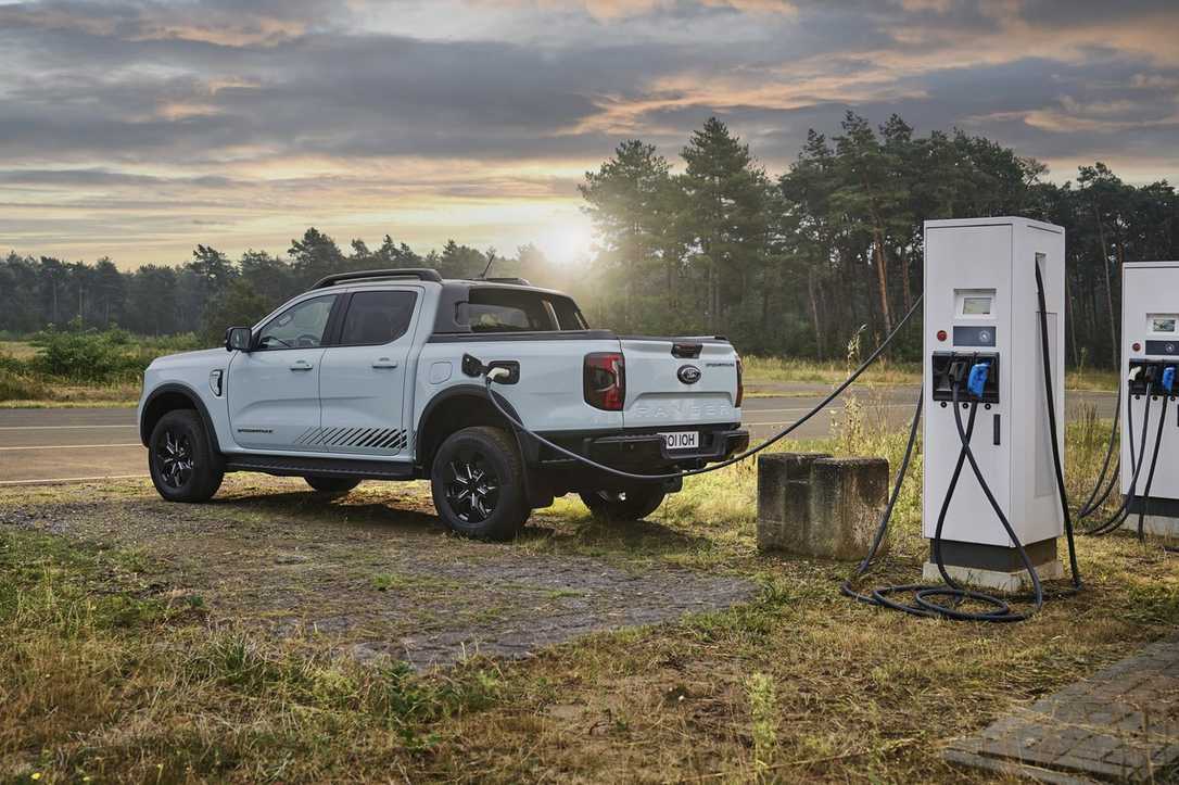 Weltpremiere: Ford stellt erste Hybrid-Version des Pick-up Ranger vor