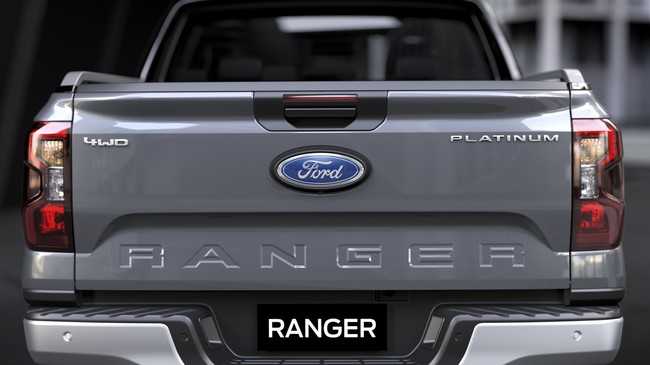 Dads Heck des Platinum-Pick-up: Der in die Hecklappe eingeprägte Ranger-Schriftzug wird durch den Varianten-Namen samt Allrad-Kürzel ergänzt. | Foto: Ford
