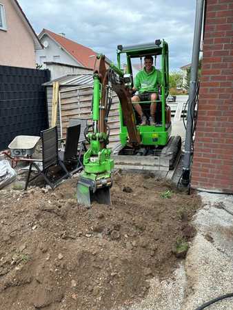 Grashüpfer haben beim Baggern den Dreh raus