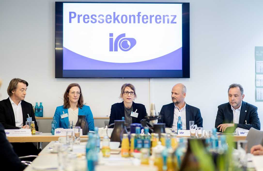 iro-Pressekonferenz: Transformation nur ganzheitlich