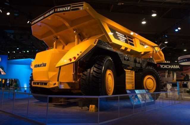 Komatsu entwickelt fahrerlosen Muldenkipper