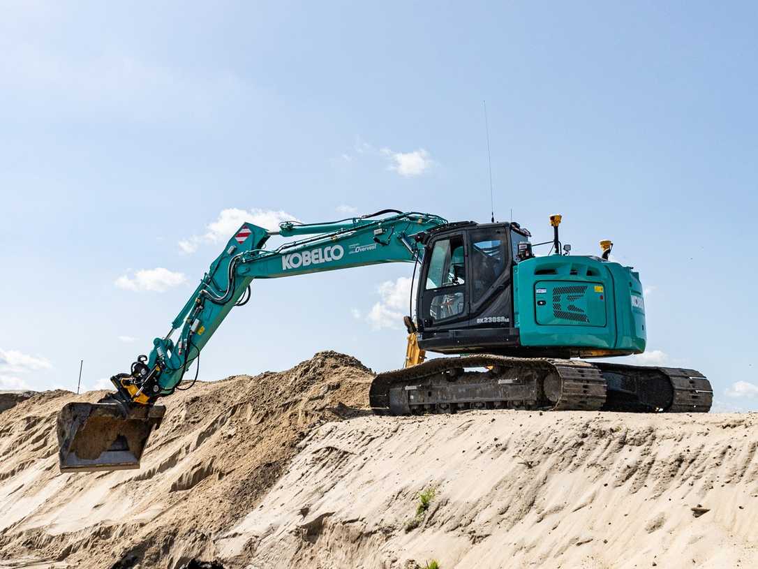 Kobelco bringt zwei neue Kurzheckbagger auf den Markt