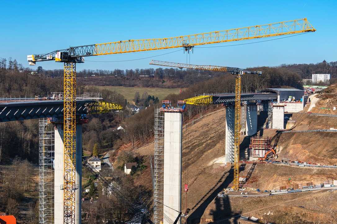 Rahmedetalbrücke: Liebherr-Krane sichern Baufortschritt