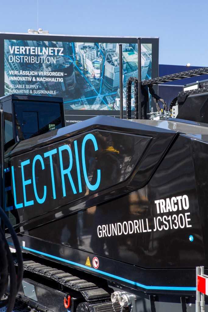 Für den Bau von Verteilnetzen präsentierte Tracto sein emissionsärmstes HDD-Bohrgerät, den Grundodrill JCS130E mit Elektroantrieb. | Foto: Tracto Für den Bau von Verteilnetzen präsentierte Tracto sein emissionsärmstes HDD-Bohrgerät, den Grundodrill JCS130E mit Elektroantrieb. | Foto: Tracto