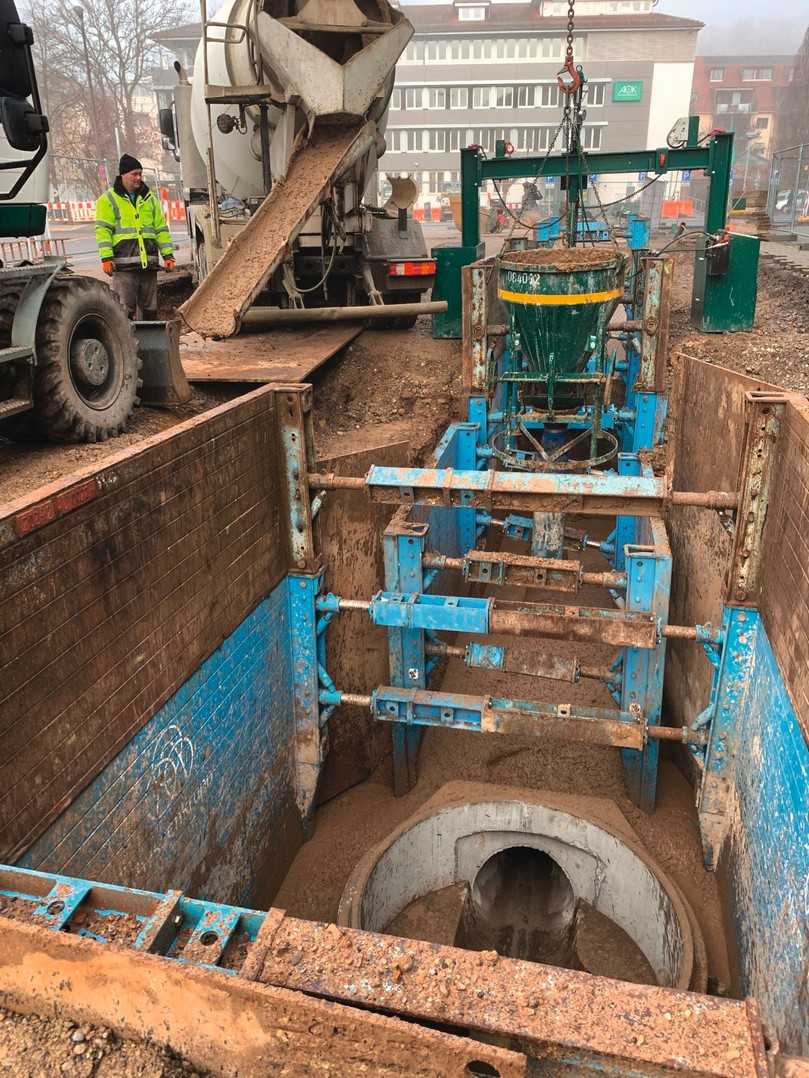 Einbau von Flüssigboden auf einer Baustelle in Tübingen | Foto: Olaf Stolzenburg