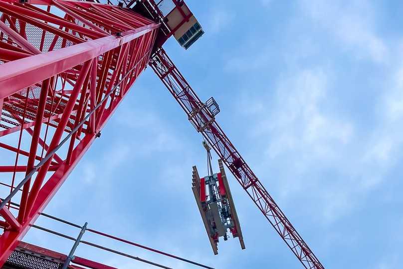 „Klappmax“ passt durch normale Türöffnungen im Rohbau, ist staplerfähig und kranbar. | Foto: Mayer Schaltechnik