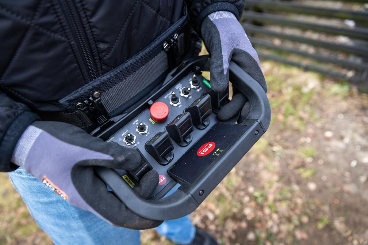 Über die Funkbedienung lassen sich alle Funktionen bequem steuern. | Foto: Vogt Über die Funkbedienung lassen sich alle Funktionen bequem steuern. | Foto: Vogt