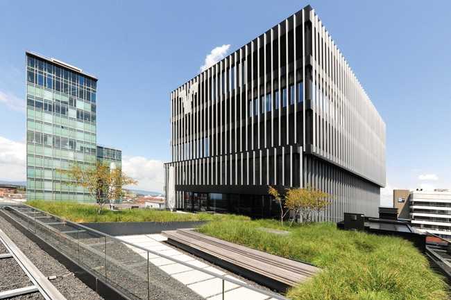 Der neue Gebäudekomplex der Volksbank Freiburg überzeugt durch sein gestalterisches Gesamtkonzept sowie seine Nutzung als multifunktionales Areal. | Foto: Richard Brink GmbH & Co. KG                                