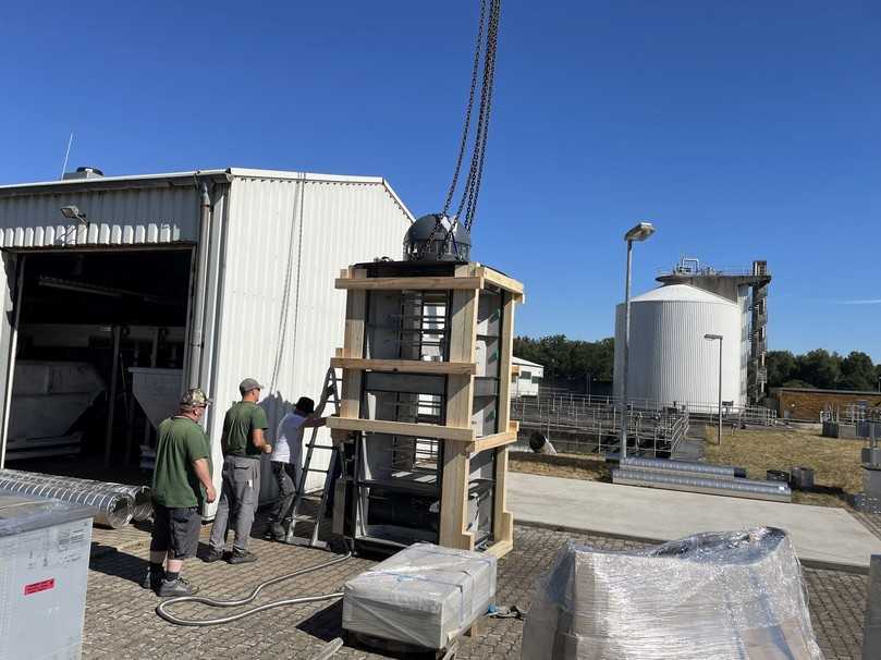 Aufbau des Abwasserluftfilters in Ramstein: Über den Kuppeldom gelangt die gereinigte Abluft ins Freie. | Foto: Coalsi