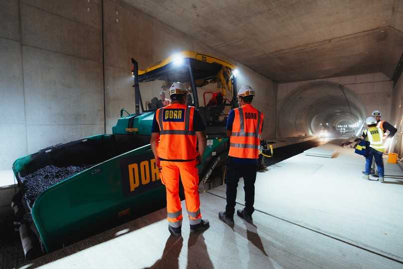 Die Asphalttragschicht soll die Betontragschicht sowie die hydraulisch gebundene Tragschicht des
Standardsystems ersetzen. | Foto: ARGE FF PORR S21