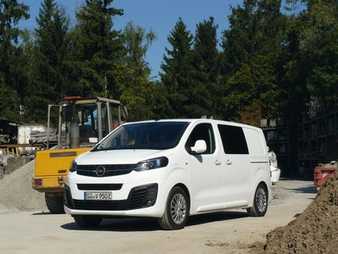 Opel Vivario-e: Elektroblitz fürs Bau-Team