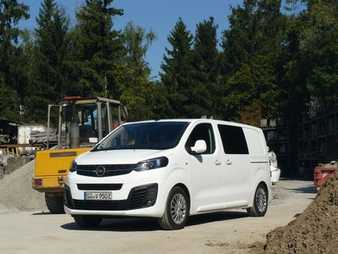 Opel Vivario-e: Elektroblitz fürs Bau-Team