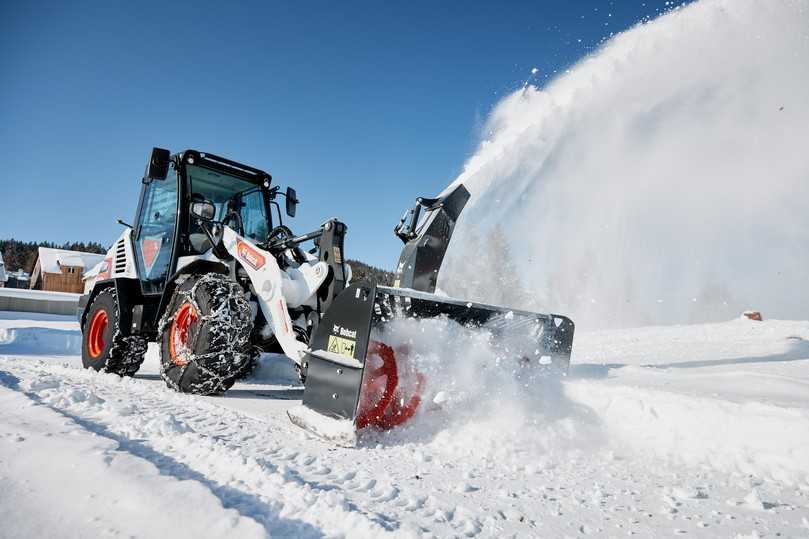 Einsätze im Winterdienst sind mit dem Lader-Modell L95 und einem passenden Anbaugerät ebenfalls möglich. | Foto: Bobcat