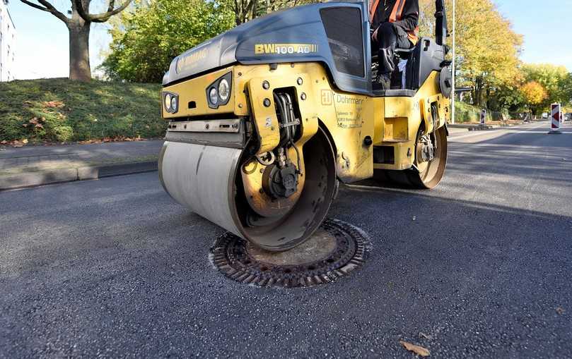 Im Zuge der Arbeiten wurden ferner auch die Schachtabdeckungen für Kontroll- und Wartungsschächte von unterirdischen Versorgungsleitungen und Abwasserkanälen… | Foto: Hydrotec