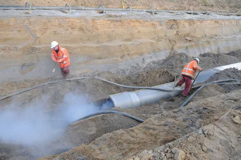 Bau eines Teilstücks der NEL-Gas-Pipeline mit der weltgrößte Horizontalramme Grundoram Apollo | Foto: Tracto  