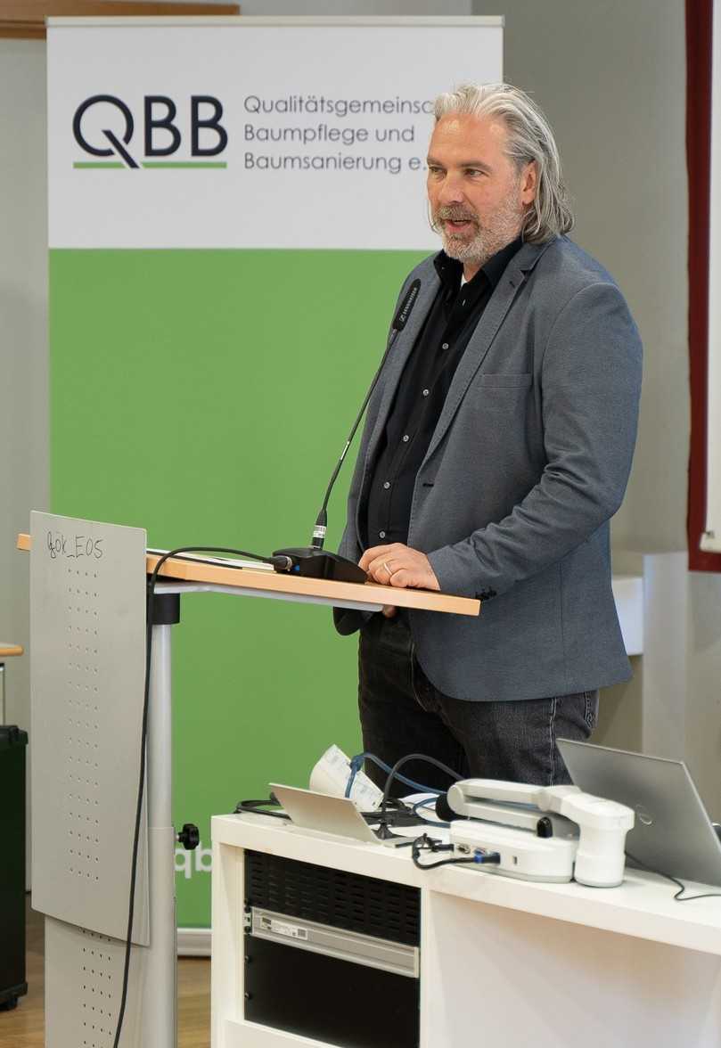 Der QBB-Vorsitzende Christian Draeger begrüßte die Gastgeber, Referenten und die rund 100 Teilnehmenden der diesjährigen Schulung für Vereinsmitglieder. | Foto: QBB Der QBB-Vorsitzende Christian Draeger begrüßte die Gastgeber, Referenten und die rund 100 Teilnehmenden der diesjährigen Schulung für Vereinsmitglieder. | Foto: QBB