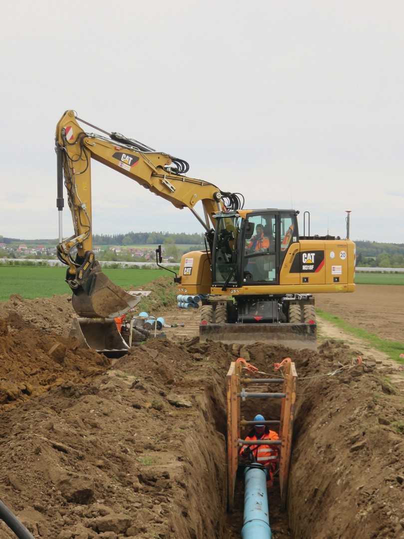 Die Baustelle wird mit der Baggersteuerung ausgeführt. Da der Ausführungsplan vom Ingenieurbüro Kapfer schon in 3D gezeichnet worden war, musste vor Baustellenbeginn nur noch die Datenaufbereitung vorgenommen werden. | Foto: Rohrleitungsbau Fritz Heidel OHG