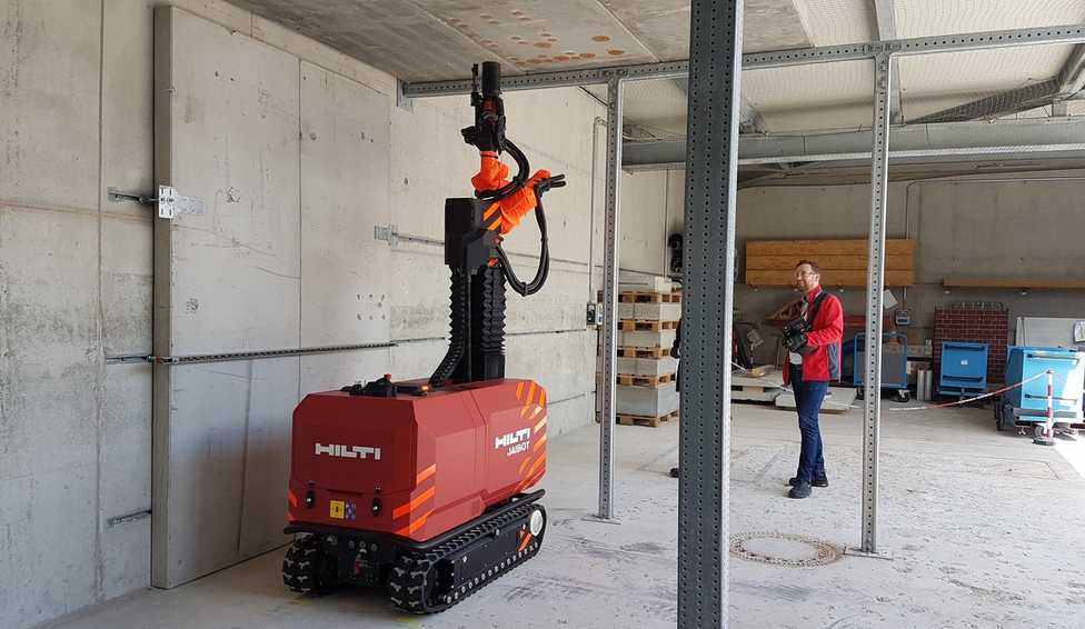 Bauroboter hilft Stukkateurbetrieb bei stressiger Baustelle