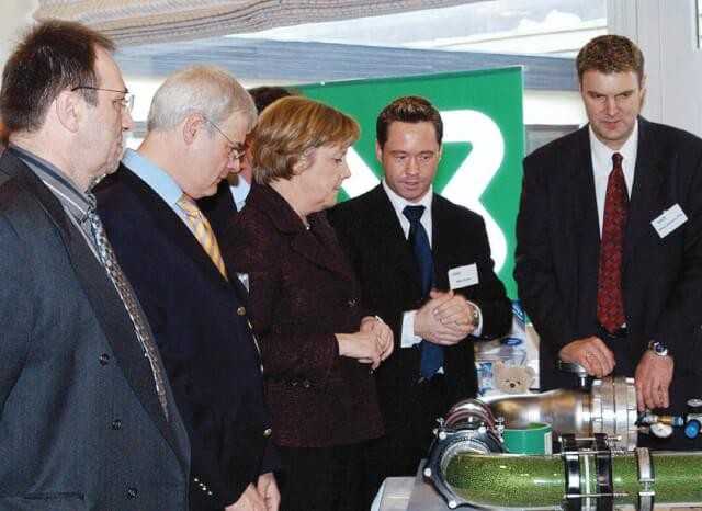 Hoher Besuch: Im Vorfeld eines Besuchs von Angela Merkel im Februar 2006 bei KOB hatte die Bundeskanzlerin ausdrück- lich darum gebeten, auch über den Brawoliner informiert zu werden.