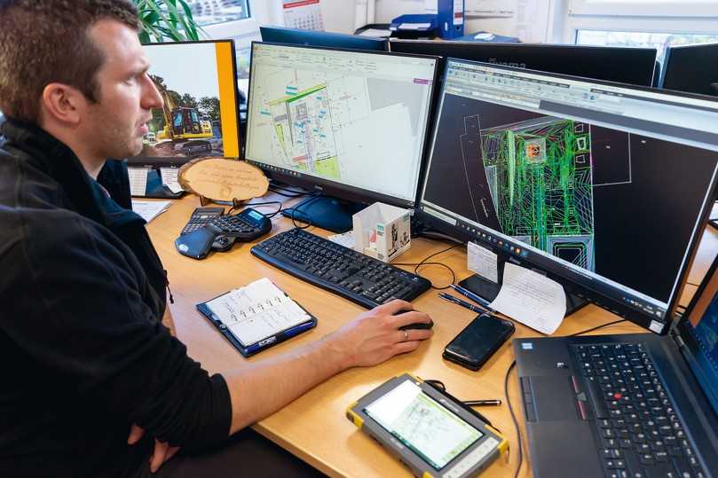 Durch die 3D-MC Software von Topcon kann der Maschinist autark exakt arbeiten und bleibt beständig im Soll. | Foto: Topcon Deutschland Positioning