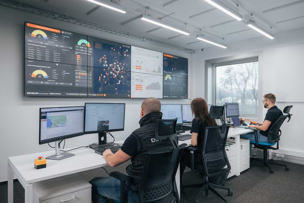 Develon Uptime Center Europa in Prag überwacht Maschinendaten weltweit
