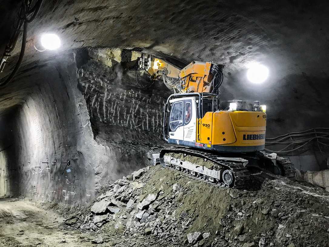 Liebherr-Raupenbagger R 930 Tunnel ersetzt den R 924 Compact Tunnel