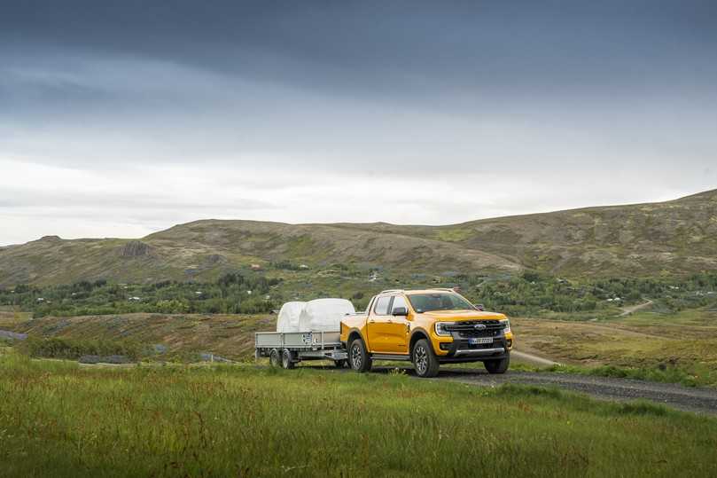 Der Ford Ranger mit Plug in Hybrid (PHEV) trägt rund 1,0 t Nutzlast und darf 3,5 t in Schlepp nehmen. | Foto: Ford Pro Der Ford Ranger mit Plug in Hybrid (PHEV) trägt rund 1,0 t Nutzlast und darf 3,5 t in Schlepp nehmen. | Foto: Ford Pro