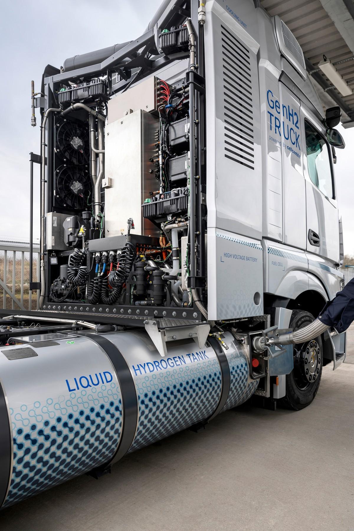 Die filigrane Technik des Brennstoffzellen-Lkw Mercedes-Benz GenH2 Truck verlangt nach äußerst sauberem Wasserstoff. | Foto: Daimler Truck AG