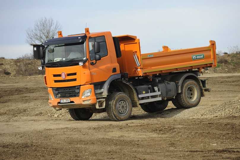 Tatra Phoenix 4x4 mit VS-Mont-Dreiseitenkipper | Foto: QUATEX