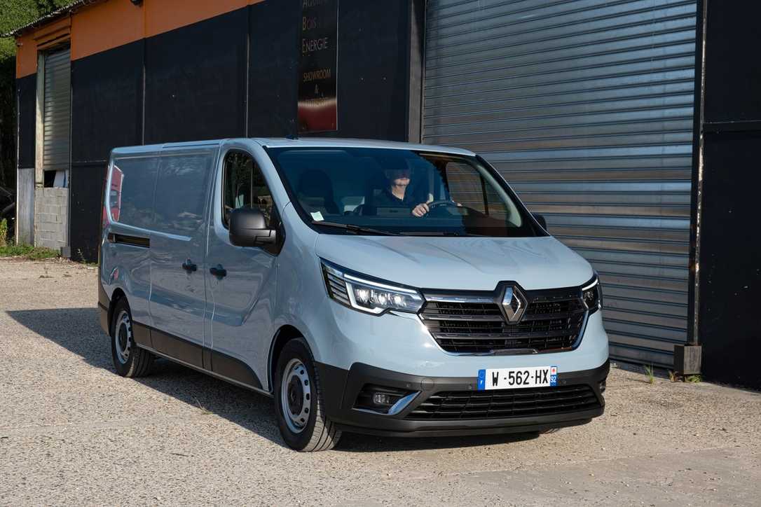 Der Renault Trafic E-Tech im B_I galabau Praxistest