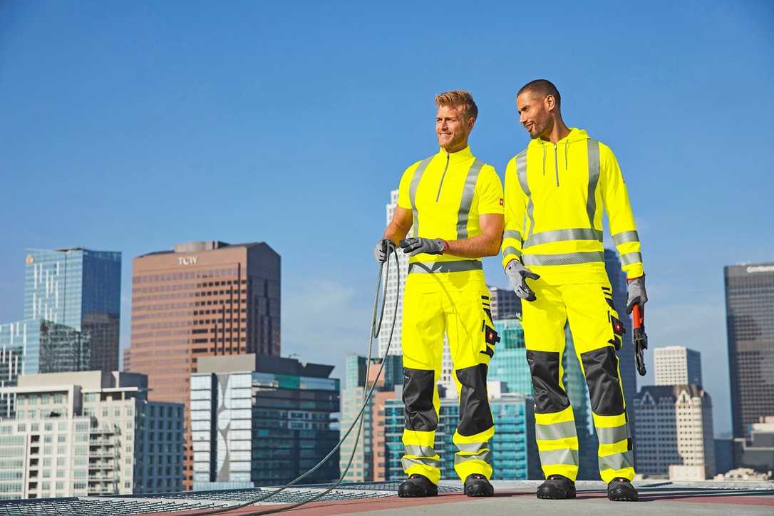 Warnkleidung Expertentipp: Worauf man bei Schutzkleidung achten muss Warnkleidung Expertentipp: Worauf man bei Schutzkleidung achten muss