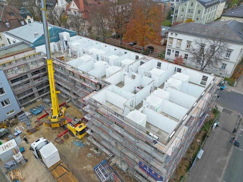 Dank des Bausystems aus Fertigbauteilen und komplett ausgestatteten Badmodulen war der Neubau innerhalb weniger Monate fertig. | Foto: Dennert Dank des Bausystems aus Fertigbauteilen und komplett ausgestatteten Badmodulen war der Neubau innerhalb weniger Monate fertig. | Foto: Dennert