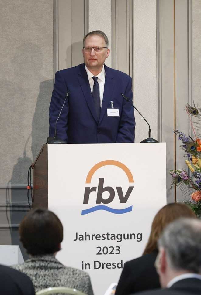 „Der Mensch befindet sich im Zentrum, wenn wir über Konzepte zur Zukunfts- und Überlebensfähigkeit unserer Betriebe nachdenken“, hob Armin Jordan, Vorsitzender des Ausschusses für Personalentwicklung im rbv, in seinem Bericht hervor. | Foto: rbv