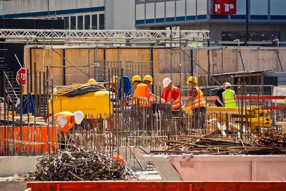 Bau-Fachkräftemangel steigt trotz positivem Trend bei Ausbildungen