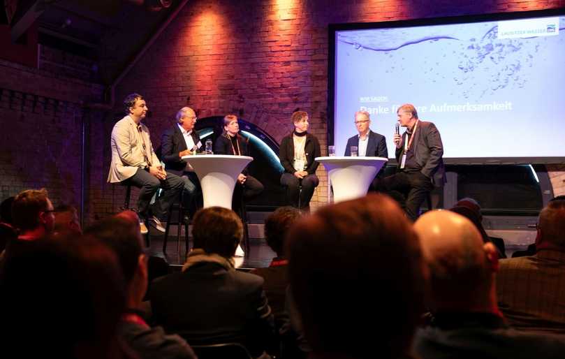 Podiumsdiskussion mit Moderator Hubertus Soppert (2.v.l.) von der Brandenburgischen Wasserakademie | Foto: Aquanet