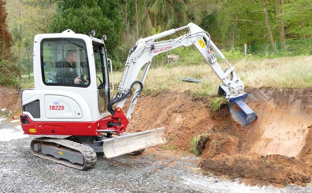 Takeuchi TB 225 Minibagger: präzise Hydraulik, saubere Arbeit