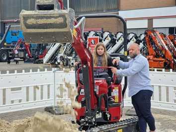 Firmenfeier mit Bagger-Challenge und neuem Radlader